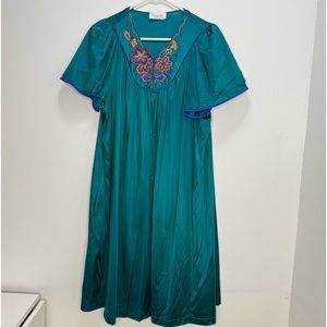 Vtg Vanity Fair 2 piece gown robe set